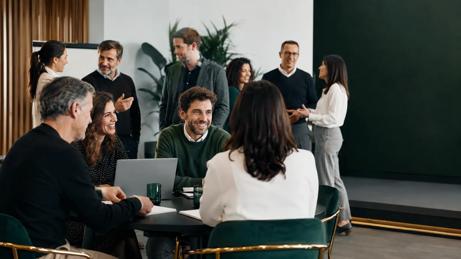 Equipo de una empresa reunido